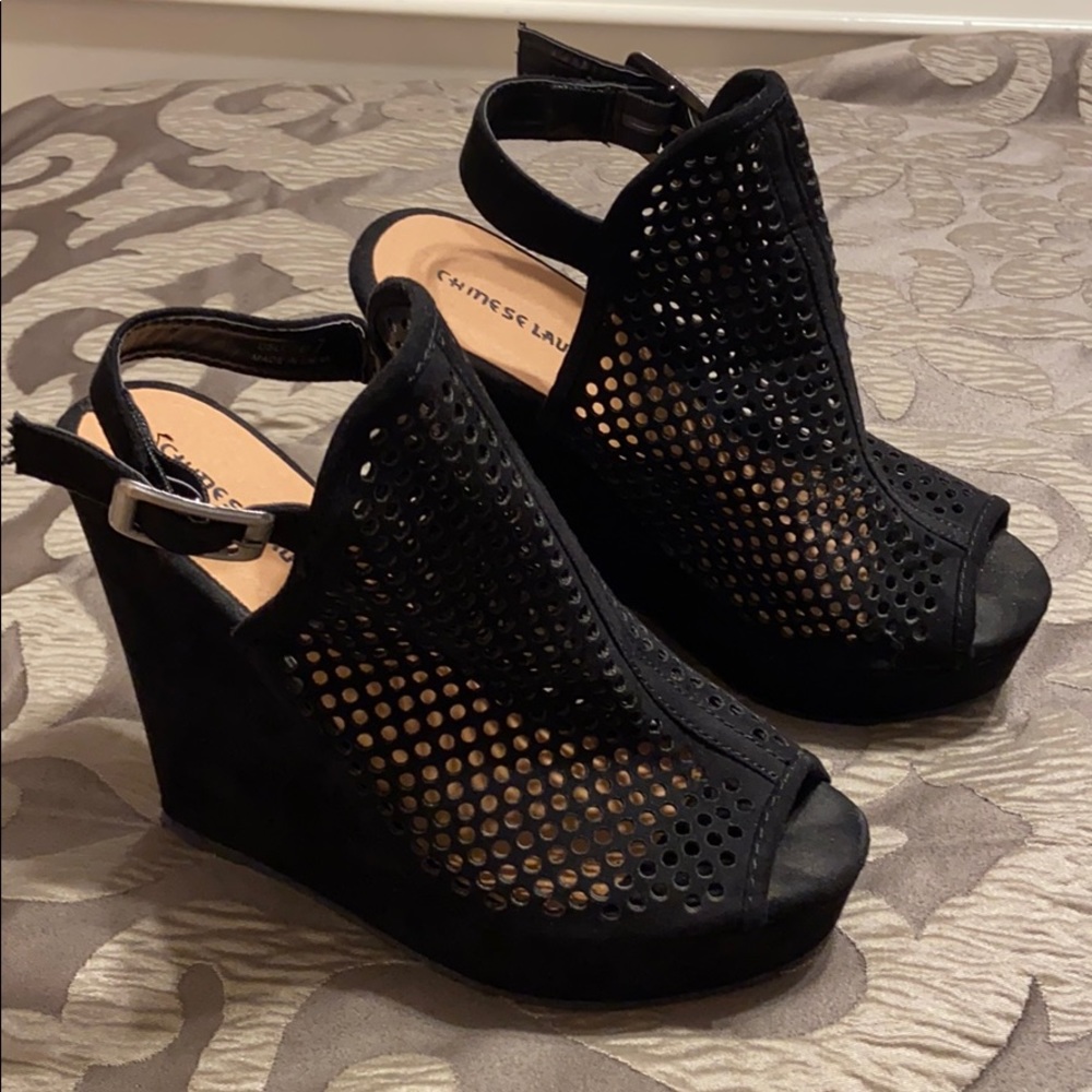 Black wedges